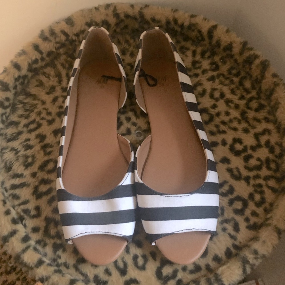 EUC H&M black and white striped open-toe flats